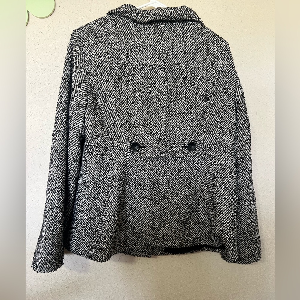 Coat - Picture 3 of 4